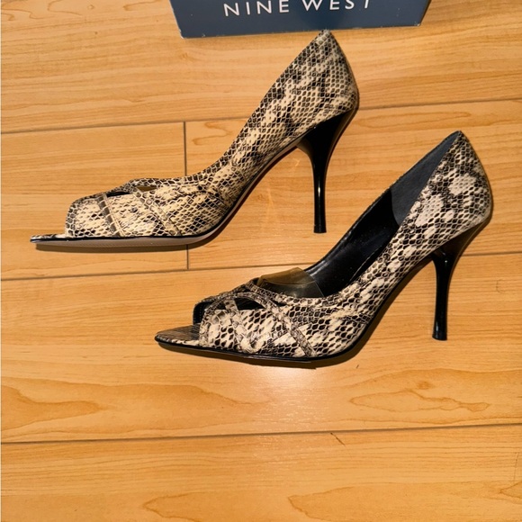 Nine West - snake skin heels, size 8 - Picture 2 of 4